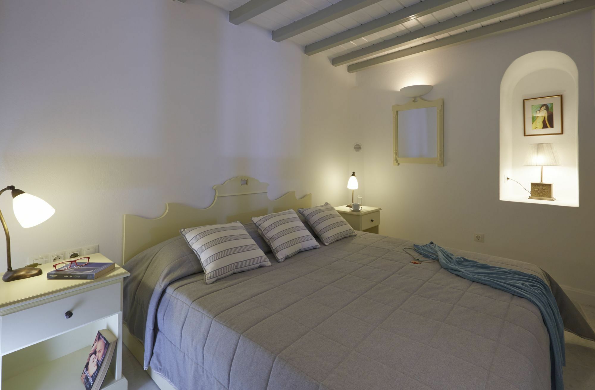 Cori Rigas Suites Тира Экстерьер фото